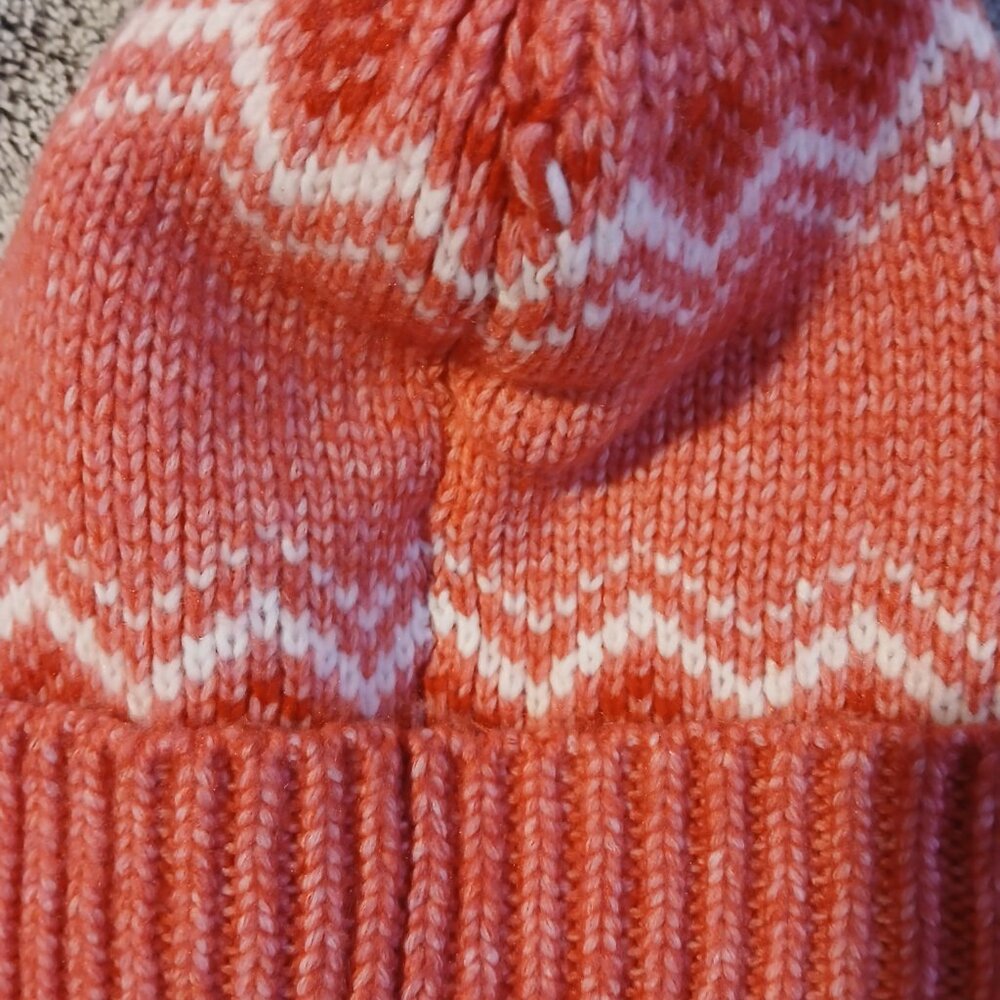 Old Navy Women;s Red Fair Isle Beanie Faux Fur Pom Pom NWT - Picture 4 of 6